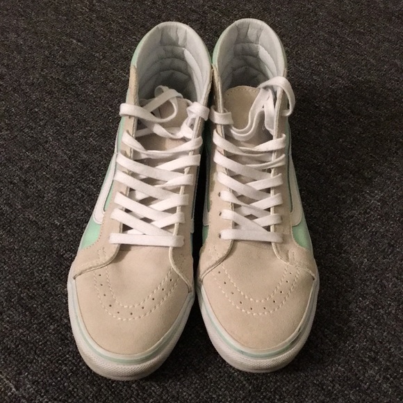 VANS - Ladies High Top - Size: 8.5 - Picture 2 of 8